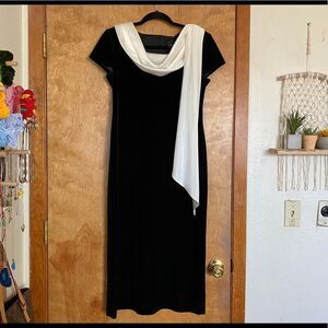 🍄 Classy timeless Vintage style black velvet fancy dress with attached scarf